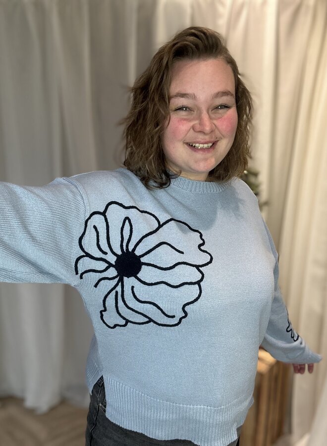 CARPETRA LS FLOWER EMB O-NECK CC KNT Soft Chambray/Navy blaze