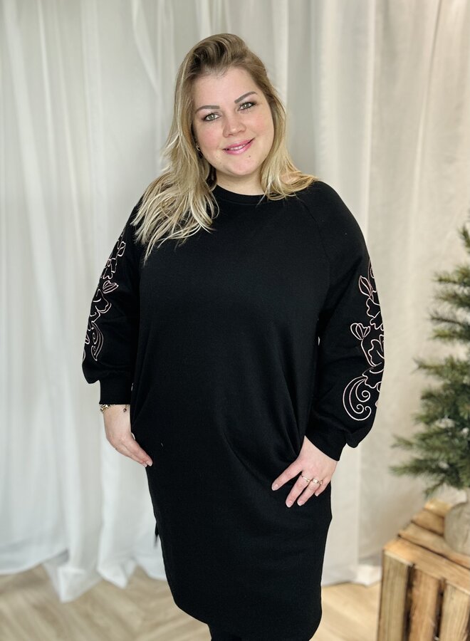 CARELLE L/S O-NECK ABOVE KNEE DRESS JRS Black/ZINFANDEL