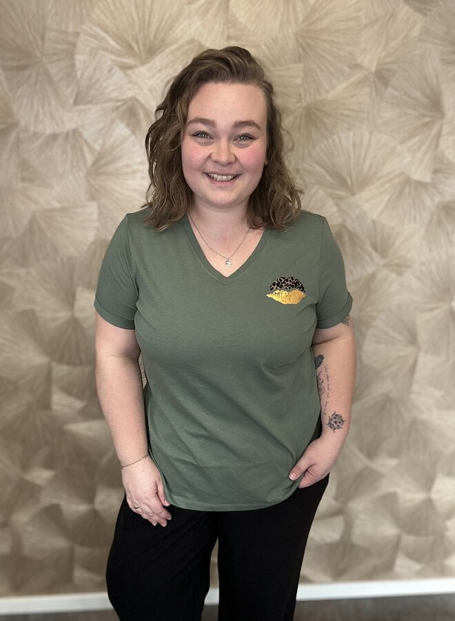 CARBEA LIFE SS V-NECK TEE Laurel Wreath/Lip