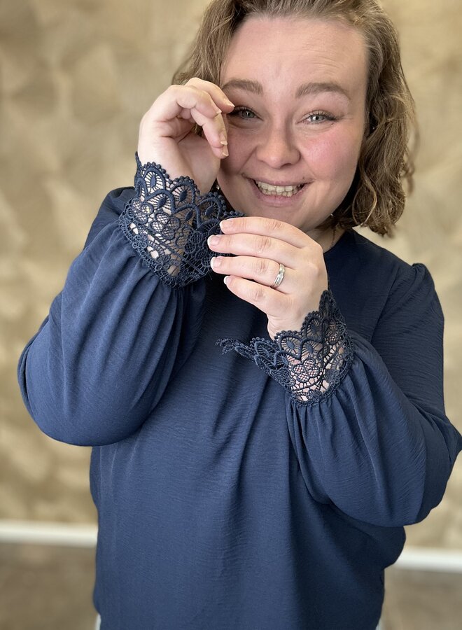 VMCALVA LACE LS O-NECK TOP WVN GA CUR Navy Blazer