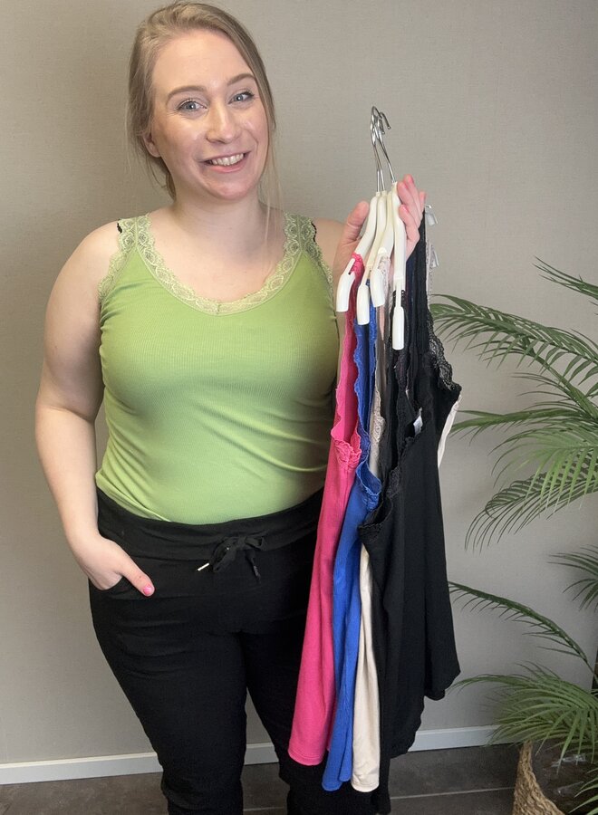 Top met v-hals kant (meerdere kleuren)