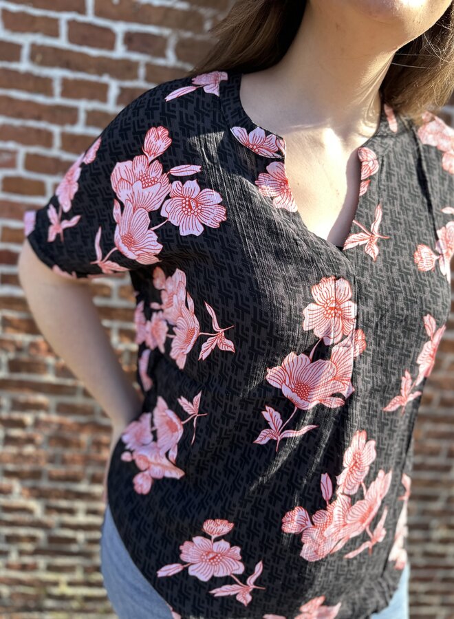 CARTILDA LIFE S/S V-NECK TOP AOP Phantom/MARIA FLOW