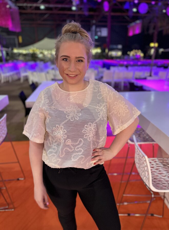 CARANILA 2/4 O-NECK DETAIL TOP WVN Cloud Dancer/Nila flowe