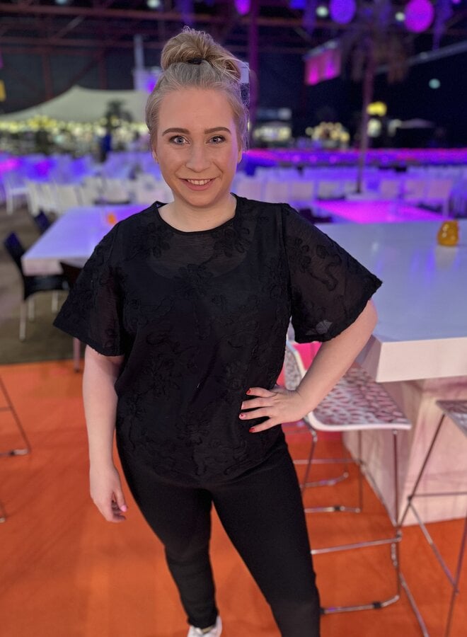 CARANILA 2/4 O-NECK DETAIL TOP WVN Black/Nila flowe