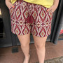 CARMIKASI STRING DETAIL SHORTS AOP Brick Red/Abstract s