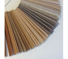 Plakplint in kleur van de vloer