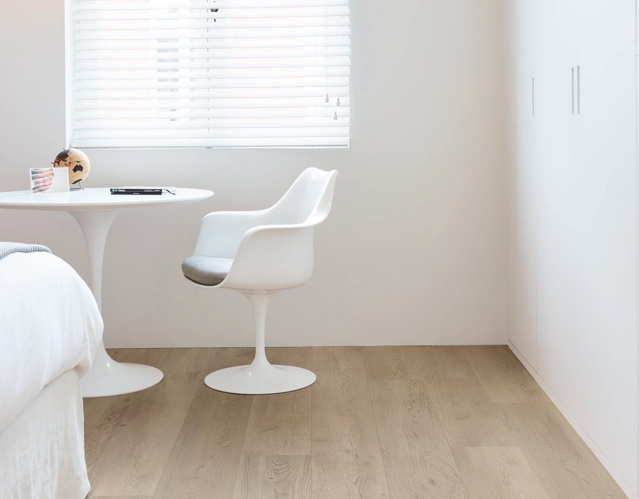 COREtec COREtec Essentials 1800++ Baltimore Oak LVRE 1277 Rigid Core Click PVC