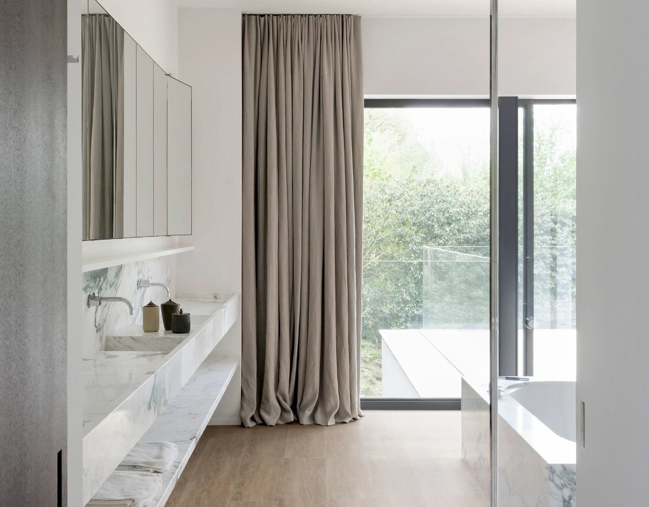 COREtec COREtec Essentials 1800 Highlands Oak LVP 615 Rigid Core Click PVC COREtec COREtec Essentials 1800 Highlands Oak LVP 615 Rigid Core Click PVC