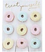 Ginger Ray Donutwall wit houtlook | Treat yourself | 9 donuts