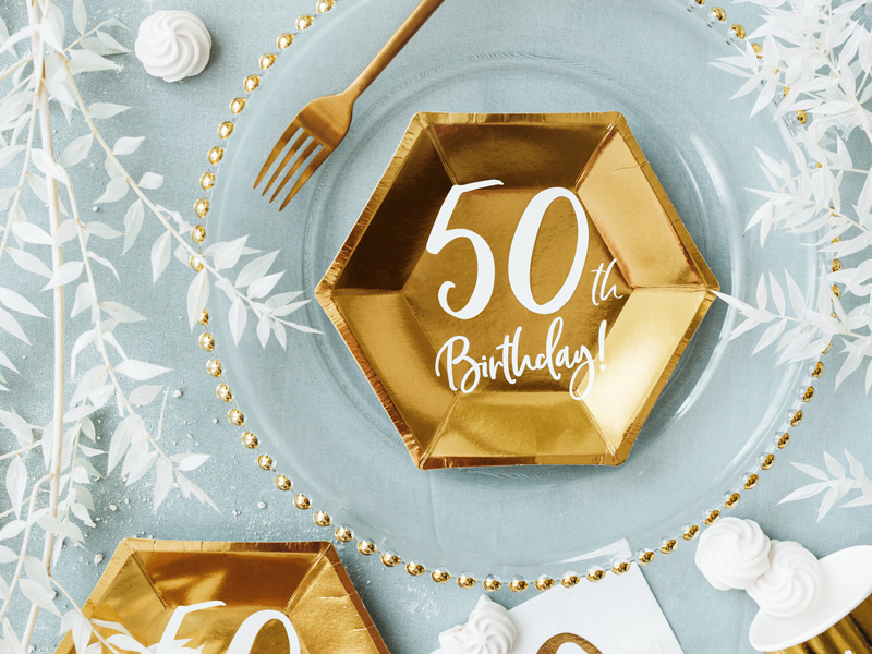 Papieren bordjes - 50th birthday - goud - 6 stuks