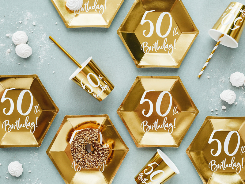 Papieren bordjes - 50th birthday - goud - 6 stuks