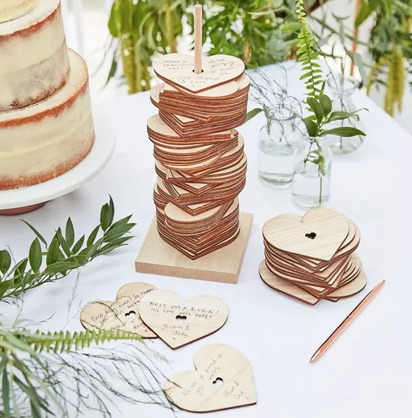 Gastenboek - Wooden stacking heart - 85 hartjes