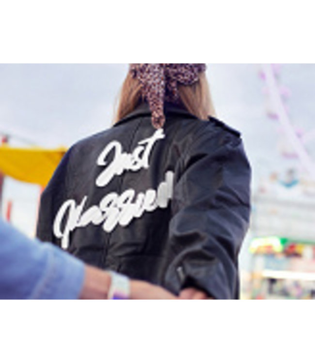 Strijkapplicatie Just Married wit | 30 x 18cm