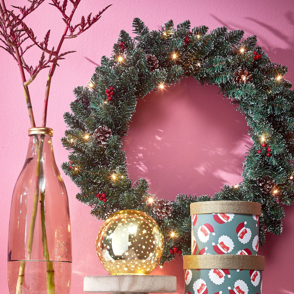 Creston kerstkrans incl. besjes en dennenappels | groen met bevroren details & LED lampjes | 60cm