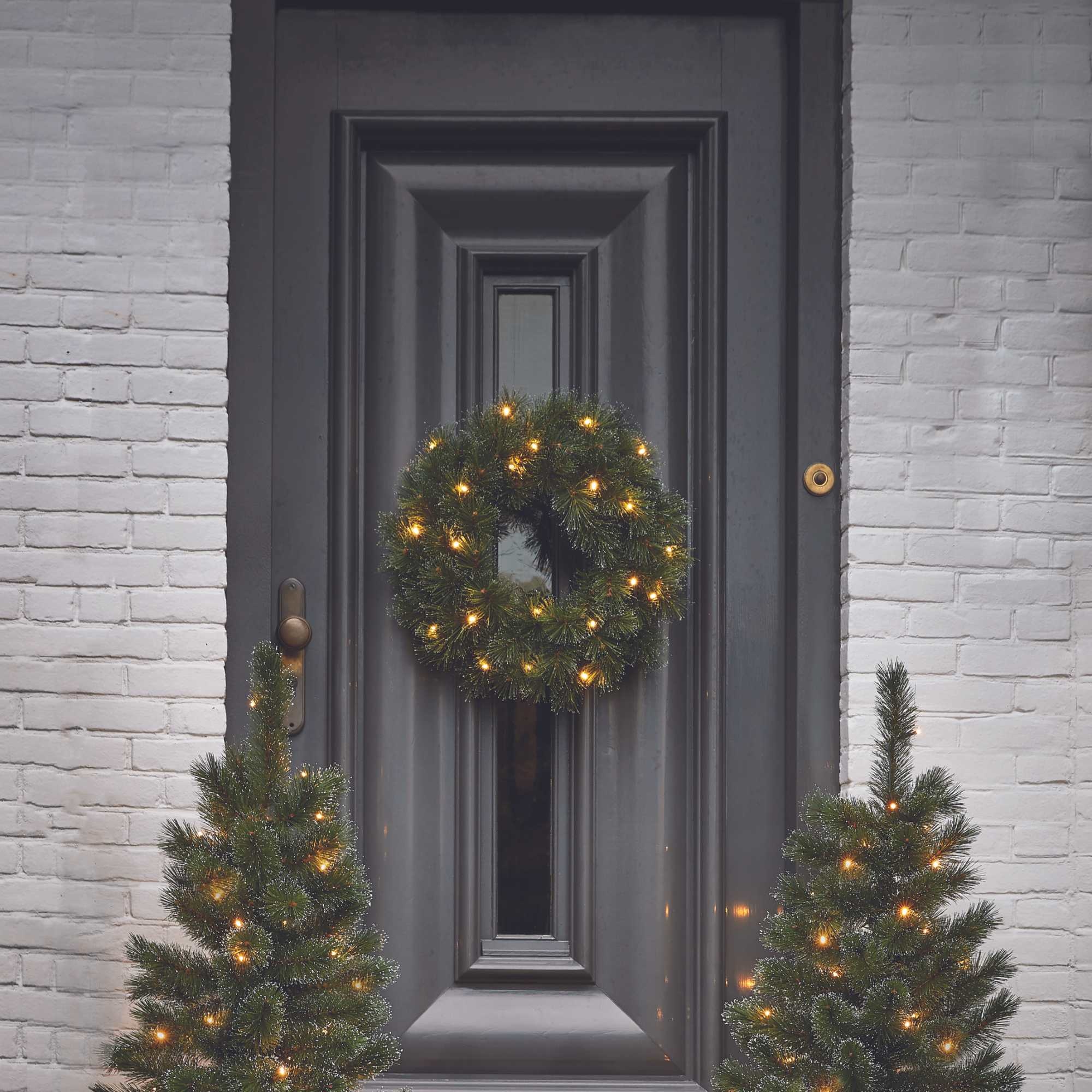 Glendon kerstkrans | groen met bevroren details & LED lampjes | 45cm