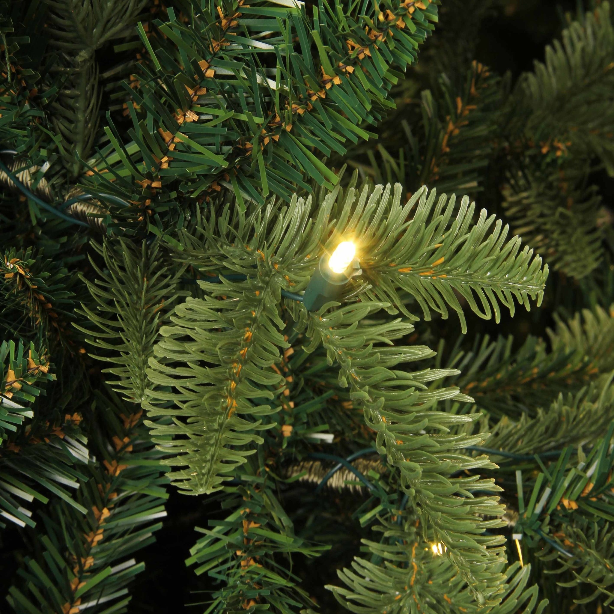 Brampton kunstkerstboom 230xø132cm | groen met 300 LED lampjes