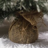 Norton frosted kerstboompje in jute zak 45xø20cm | groen met sneeuw details