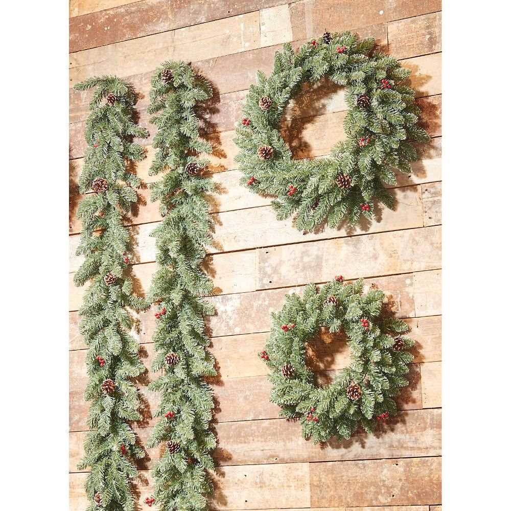 Creston Frosted kerstkrans incl. besjes en dennenappels | groen met bevroren details | 45cm