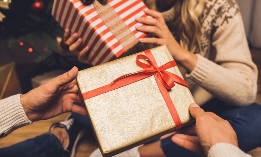 Tips om je kerstcadeau in te pakken