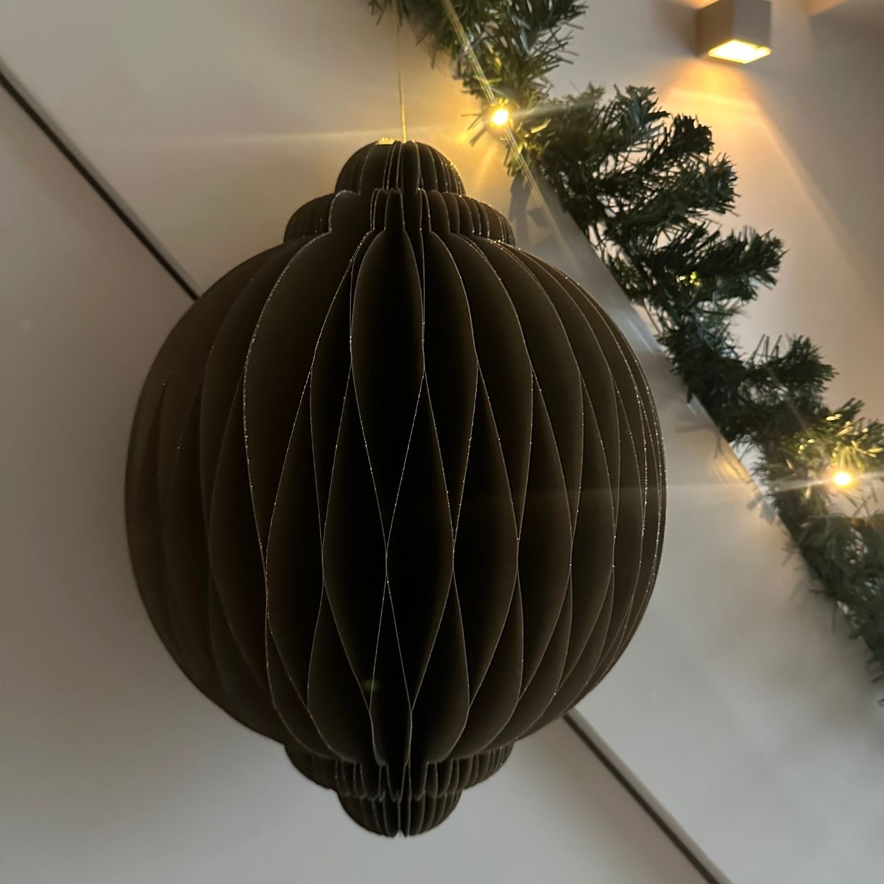 Papieren kerstbal | ui-vormig | groen | 20cm
