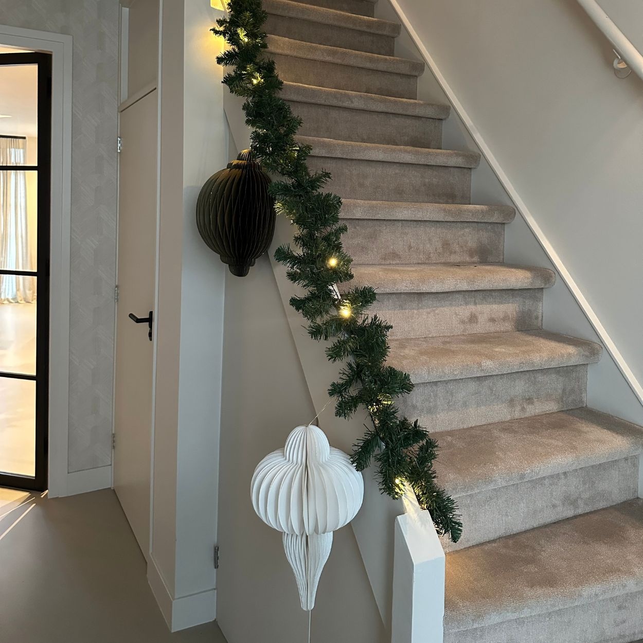 Papieren kerstbal | ui-vormig | groen | 20cm