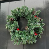 Creston kerstkrans incl. besjes en dennenappels | groen met bevroren details | 45cm