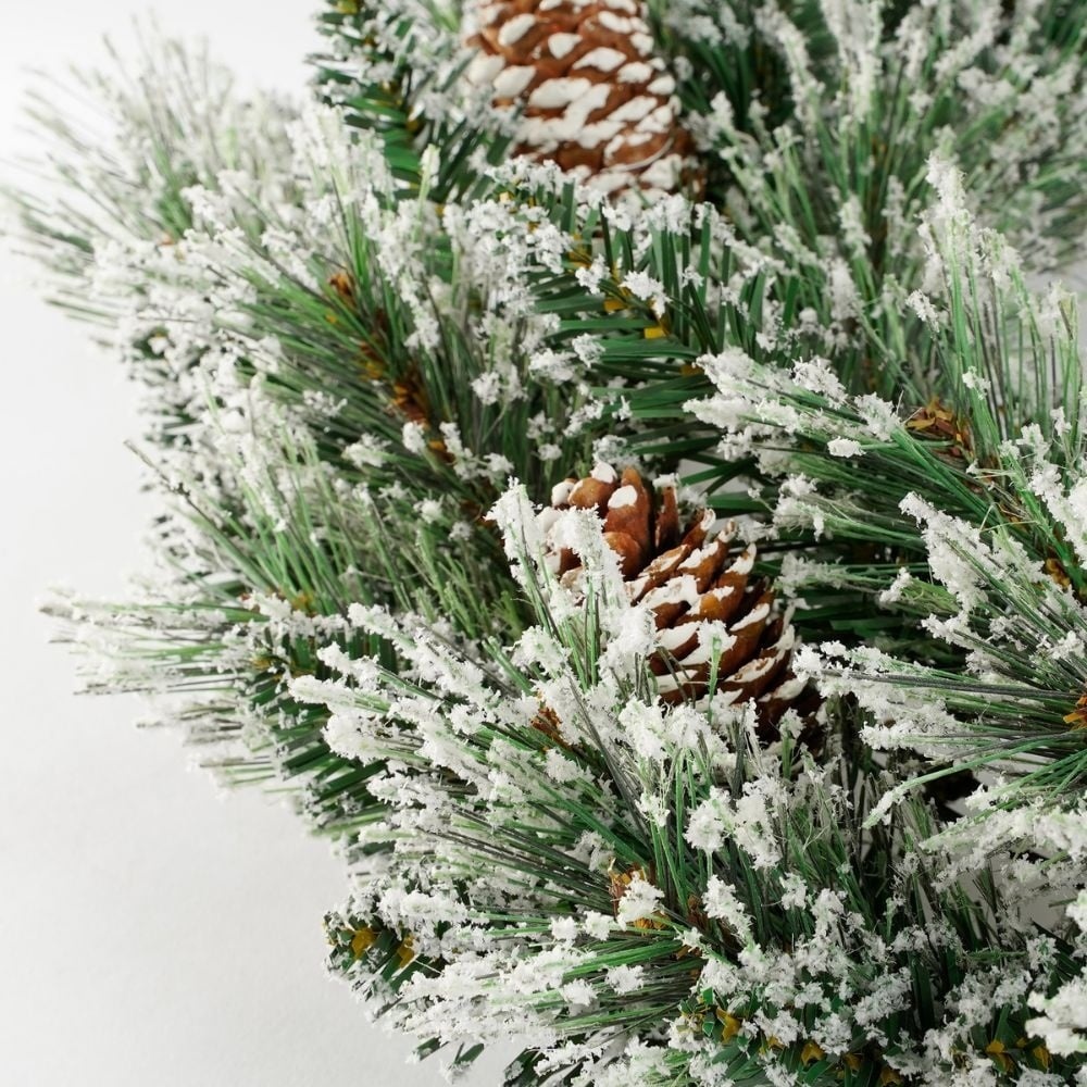 Vandans twee kerstguirlandes + krans 180xø60cm | bevroren details & dennenappels