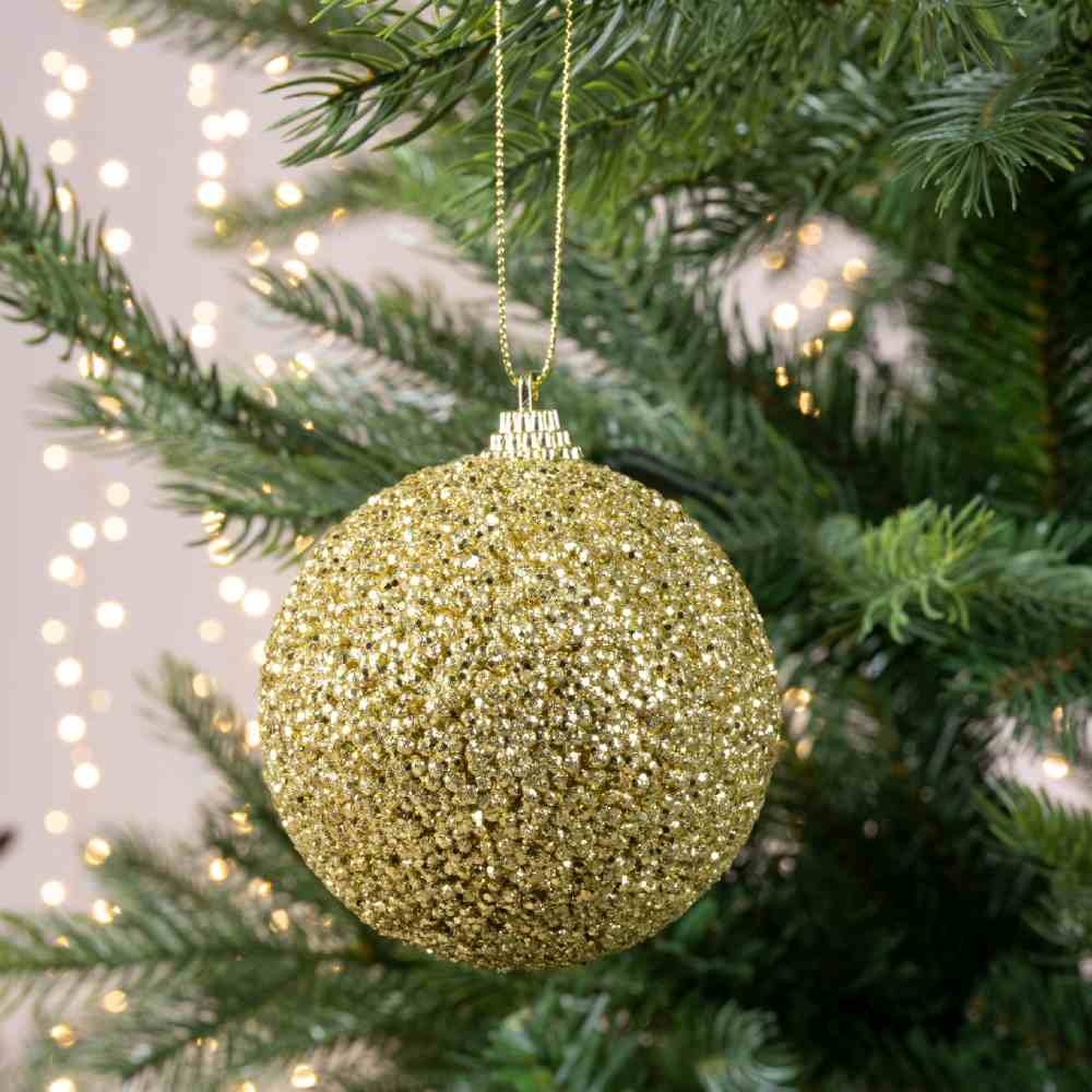 Gedecoreerde kerstbal | foam | licht goud met kralen en glitters | 8cm
