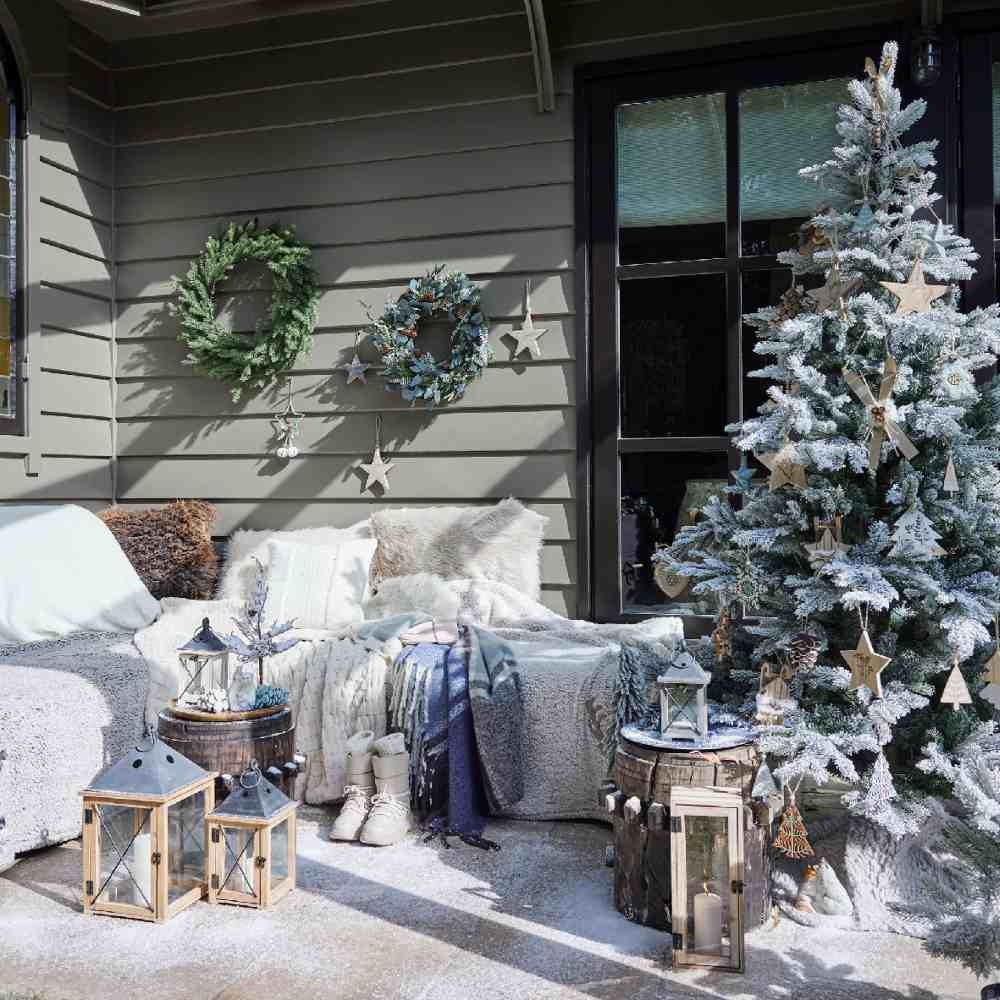 Grandis Fir Snowy kunstkerstboom 180ø132cm | wit/met sneeuw met 400 LED lampjes