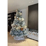 Canada Spruce kunstkerstboom 240xø150cm | groen met bevroren details | 520 LED lampjes