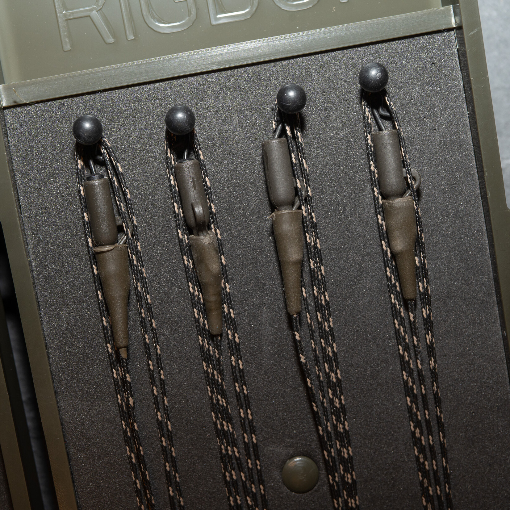 Baitsolutions Rigbox  compleet gevuld met onderlijnen