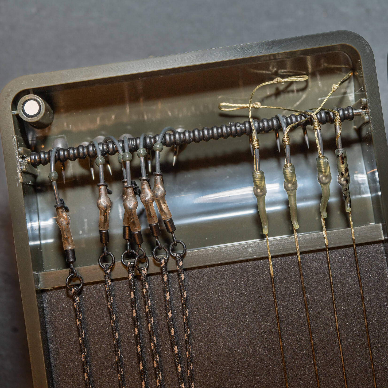 Baitsolutions Rigbox  compleet gevuld met onderlijnen