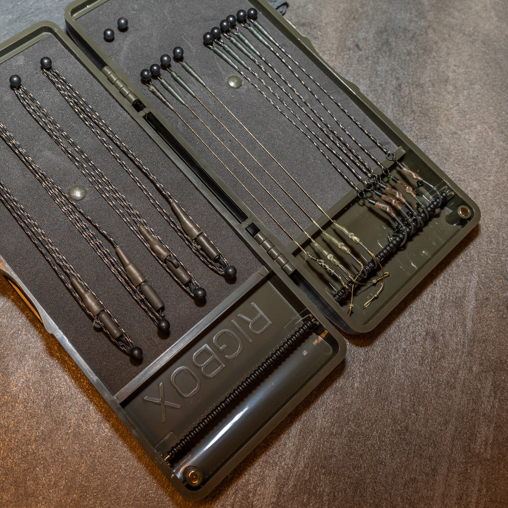 Baitsolutions Rigbox  compleet gevuld met onderlijnen