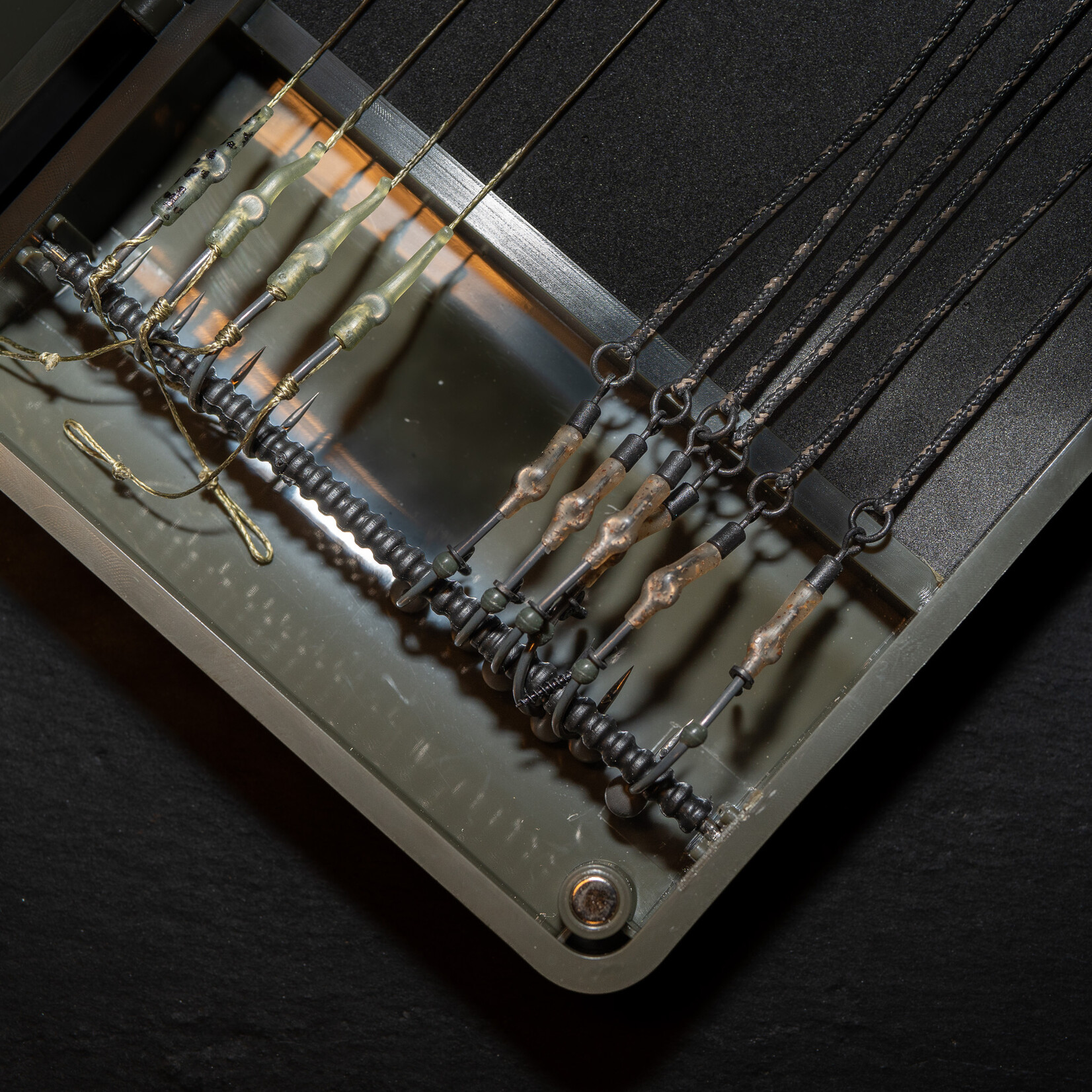 Baitsolutions Rigbox  compleet gevuld met onderlijnen