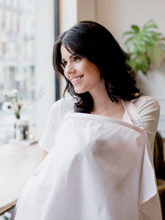 Baby on the move Nursing Cover / Coral Polka