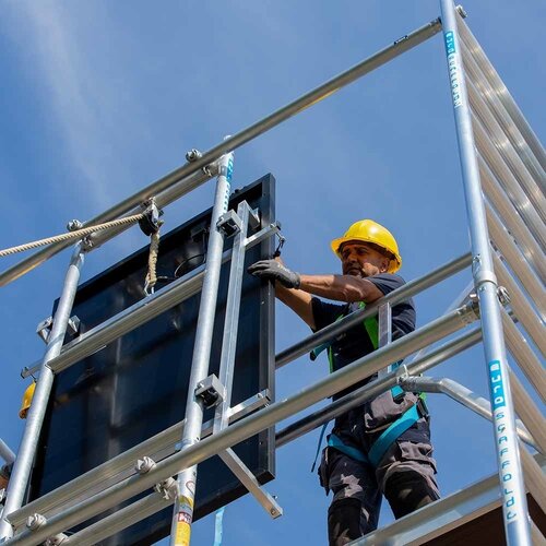 Andamio solar móvil de 135x305x10,2 m de altura de trabajo, incluye elevador solar Euroscaffold Andamio solar móvil de 135x305x10,2 m de altura de trabajo, incluye elevador solar