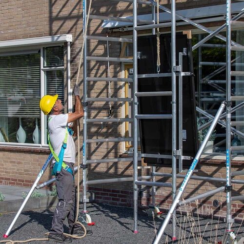 Andamio solar móvil de 135x305x8,2 m de altura de trabajo, incluye elevador solar Euroscaffold Andamio solar móvil de 135x305x8,2 m de altura de trabajo, incluye elevador solar