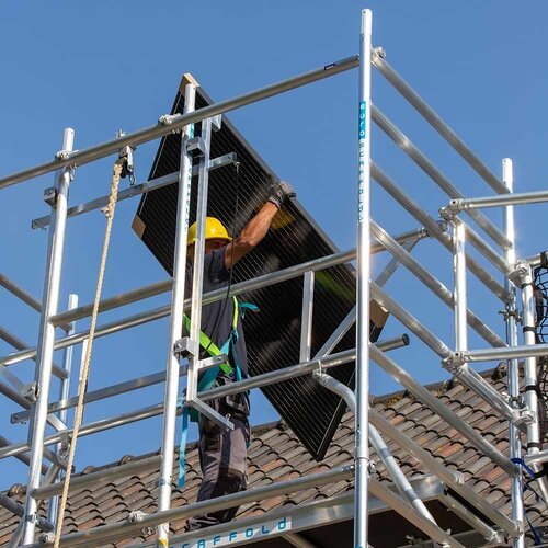 Andamio solar móvil de 135x250x8,2 m de altura de trabajo, incluye elevador solar Euroscaffold Andamio solar móvil de 135x250x8,2 m de altura de trabajo, incluye elevador solar