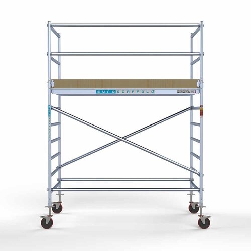 Andamio móvil básico de 135 x 250 x 4,2 m de altura de trabajo con plataforma ligera Euroscaffold Andamio móvil básico de 135 x 250 x 4,2 m de altura de trabajo con plataforma ligera