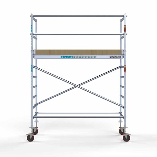 Andamio móvil básico de 90 x 250 x 4,2 m de altura de trabajo con plataforma ligera Euroscaffold Andamio móvil básico de 90 x 250 x 4,2 m de altura de trabajo con plataforma ligera