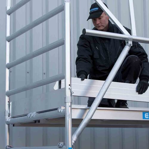 Andamio móvil completo 135 x 250 x 5,2 m altura de trabajo incl. doble barandilla frontal Euroscaffold Andamio móvil completo 135 x 250 x 5,2 m altura de trabajo incl. doble barandilla frontal