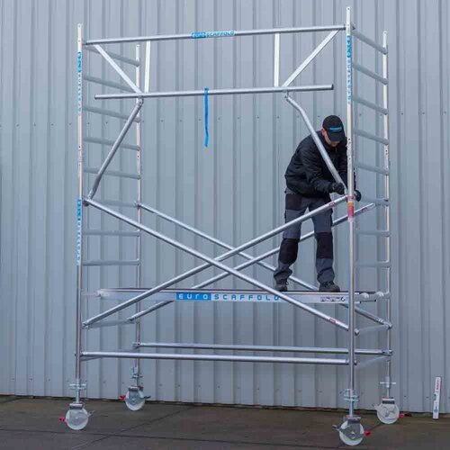 Andamio móvil completo 135 x 250 x 4,2 m altura de trabajo incl. doble barandilla frontal Euroscaffold Andamio móvil completo 135 x 250 x 4,2 m altura de trabajo incl. doble barandilla frontal