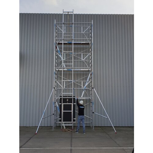Elevador solar 8,2 metros de altura de trabajo Euroscaffold Elevador solar 8,2 metros de altura de trabajo