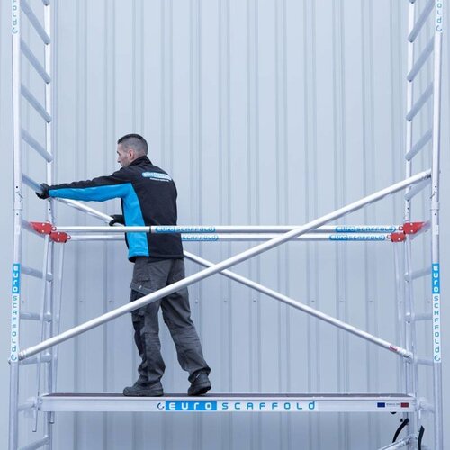 ACCIÓN: Rampa telescópica delantera - UNIVERSAL Euroscaffold ACCIÓN: Rampa telescópica delantera - UNIVERSAL