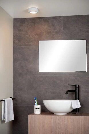 Lucide LED Plafonnière Badkamer - Ø 11,7 cm - DImbaar - 1x8W - 3000K - IP44 - Wit Lucide LED Plafonnière Badkamer - Ø 11,7 cm - DImbaar - 1x8W - 3000K - IP44 - Wit