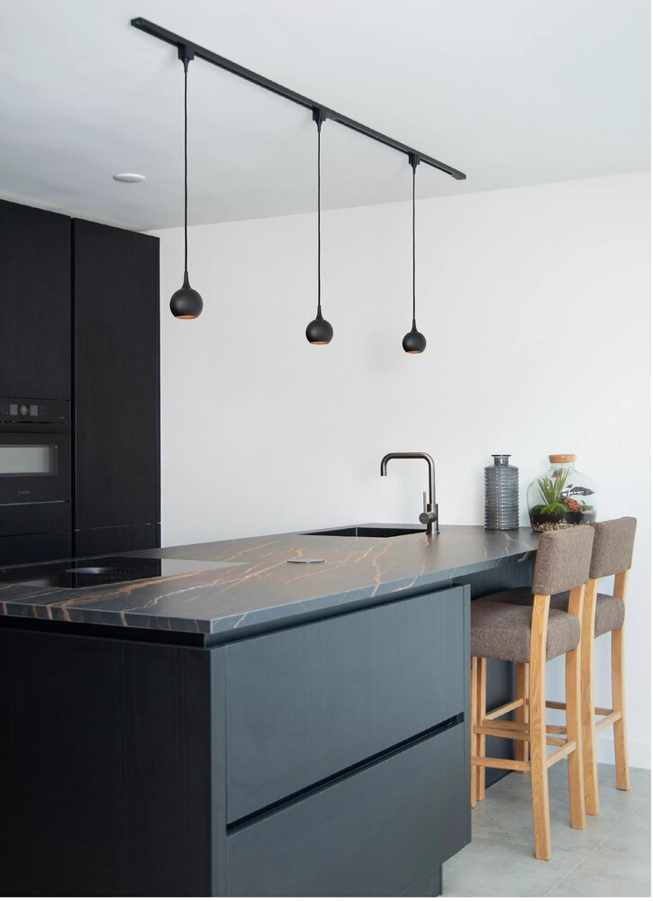 Lucide 1-Fase Spanningsrail Track Railsysteem | Starter Set Compleet - Zwart - 2 meter incl. aansluitmateriaal Lucide 1-Fase Spanningsrail Track Railsysteem | Starter Set Compleet - Zwart - 2 meter incl. aansluitmateriaal