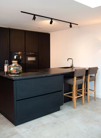 Lucide 1-Fase Spanningsrail Track Railsysteem | Starter Set Compleet - Zwart - 2 meter incl. aansluitmateriaal Lucide 1-Fase Spanningsrail Track Railsysteem | Starter Set Compleet - Zwart - 2 meter incl. aansluitmateriaal