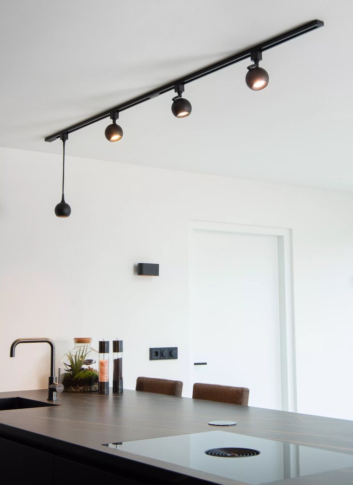 Lucide 1-Fase Spanningsrail Track Railsysteem | Starter Set Compleet - Zwart - 2 meter incl. aansluitmateriaal Lucide 1-Fase Spanningsrail Track Railsysteem | Starter Set Compleet - Zwart - 2 meter incl. aansluitmateriaal