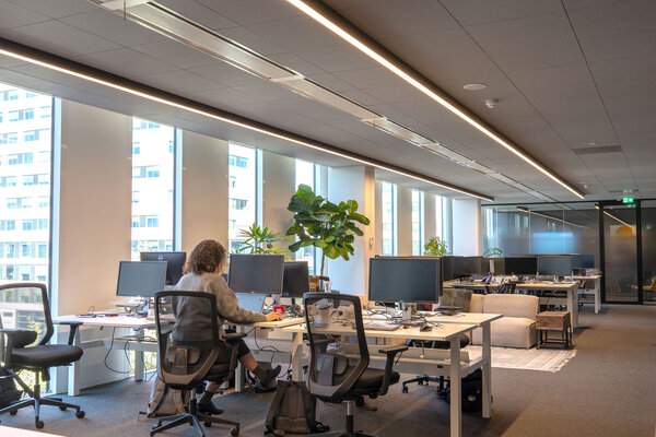 Spectrum LED Pendelarmatuur 112CM - Zwart Allday - 35W 5075Lm - 3000K 930 Warm Wit | UGR19 Prisma - 1120x74x44mm - 5 jaar garantie Spectrum LED Pendelarmatuur 112CM - Zwart Allday - 35W 5075Lm - 3000K 930 Warm Wit | UGR19 Prisma - 1120x74x44mm - 5 jaar garantie