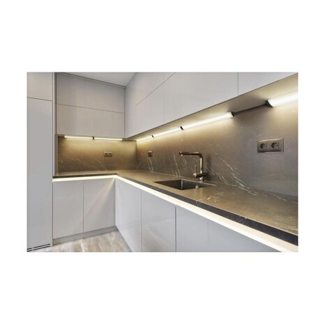 Ledvance LED Montagebalk - Linear Angle - Zwart 7.5W 480Lm - 830-840 CCT Multi Lumen Switch | 55cm - PIR Bewegingssensor  - Incl. Afstandsbediening